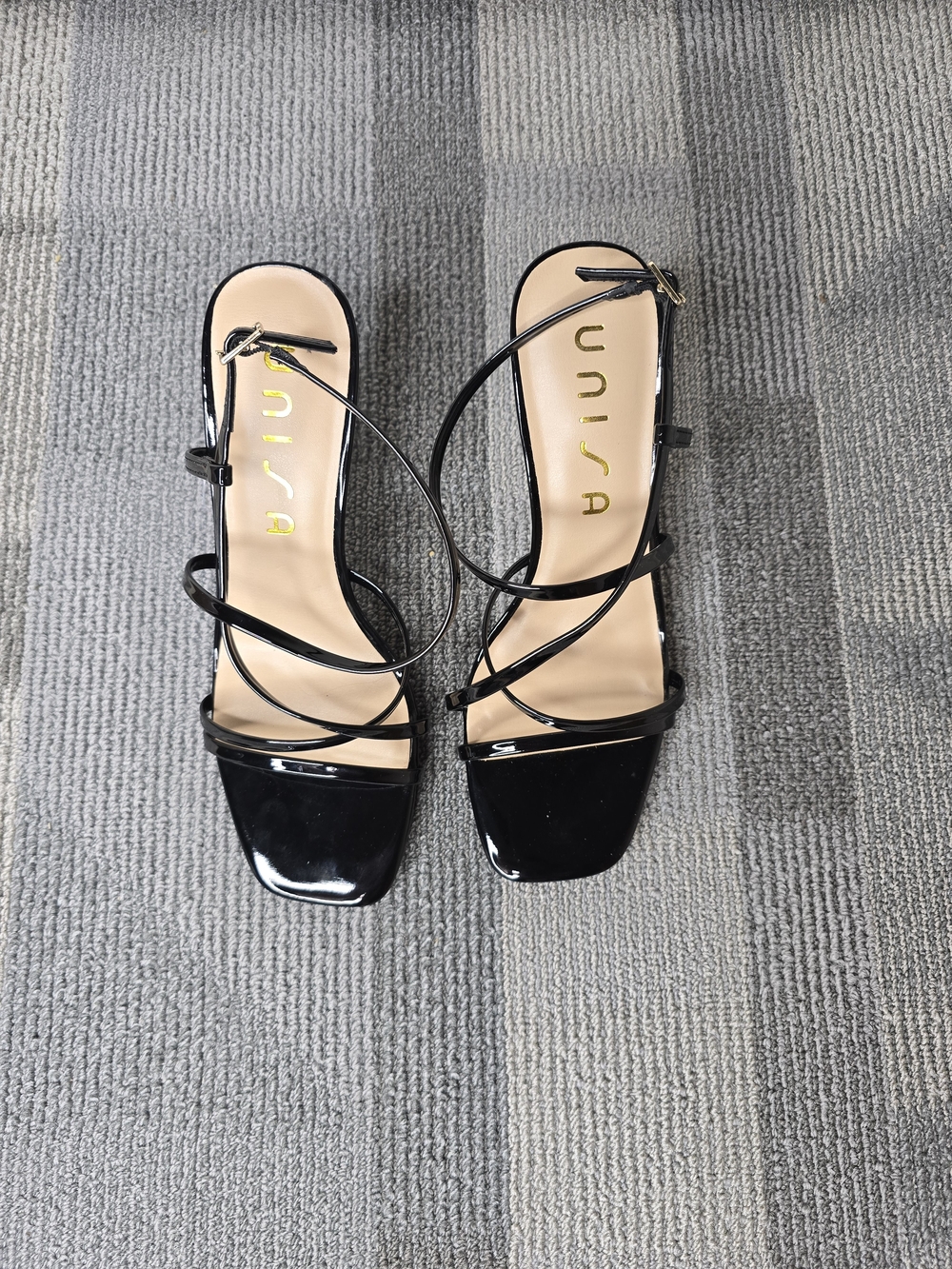 UNISA Unfarsi Black Strappy Patent Sandals NWOB